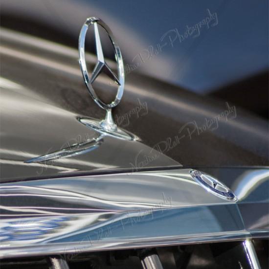 Product photography Mercedes-Benz logo by Nadine Platt