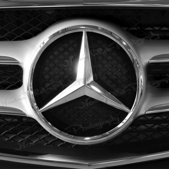 Mercedes-Benz logo photo by Nadine Platt